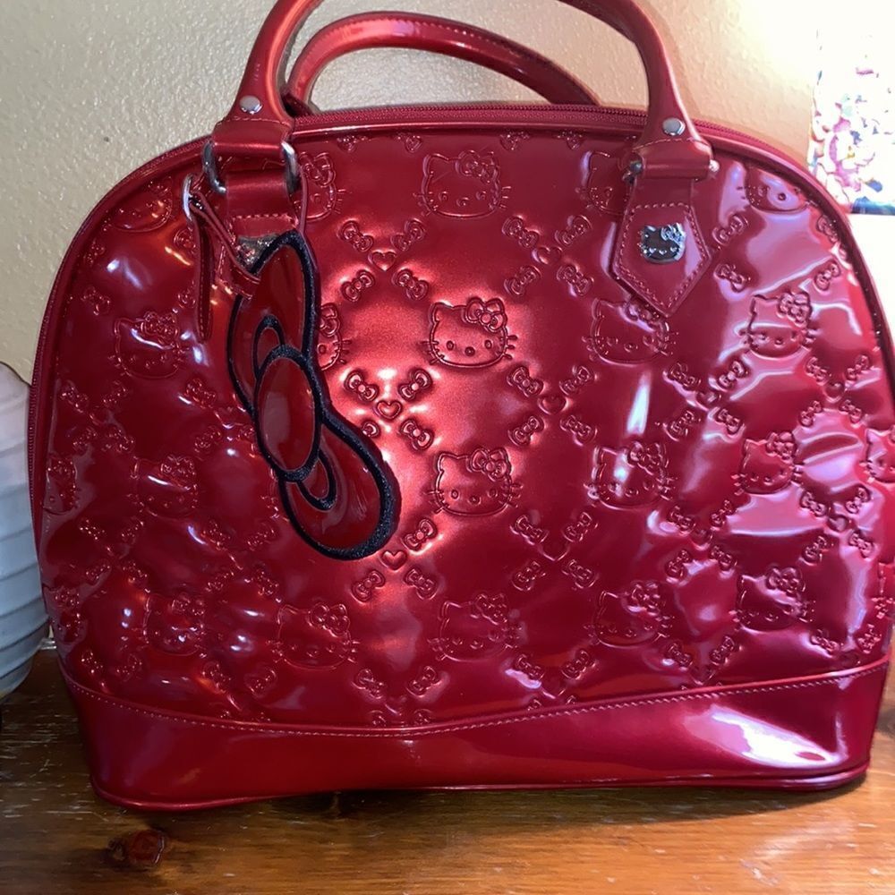 HELLO KITTY LOUNGEFLY SANRIO RED PATENT‎ LOGO EMBOSSED DOME TOTE SATCHEL HANDBAG